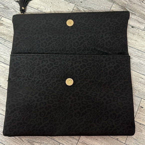 SHIRALEAH of CHICAGO VEGAN black leopard print clutch - Picture 6 of 13